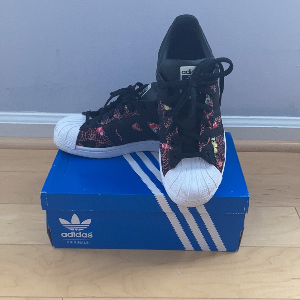 Adidas RARE FIND shell top leopard sz 6.5
